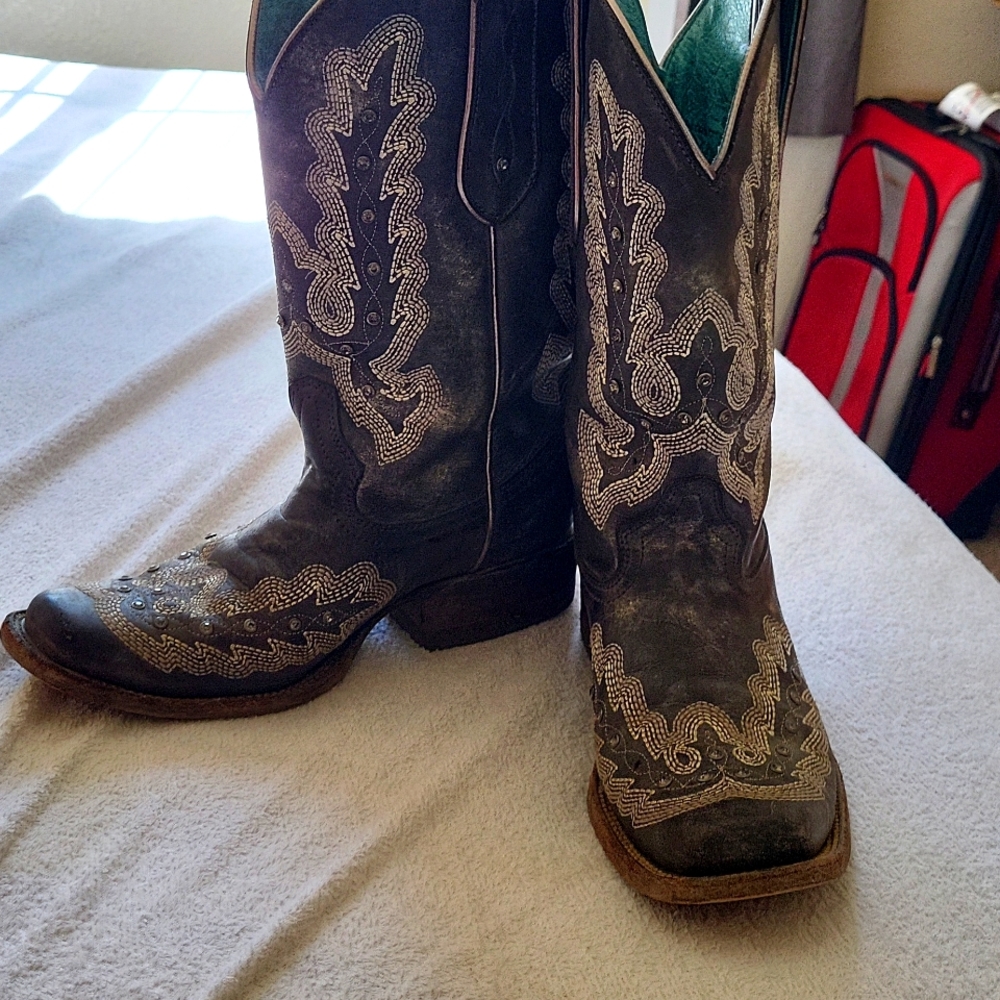 Corral cowboy boots
